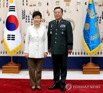 연합사부사령관과 기념촬영하는 박 대통령 | 연합뉴스