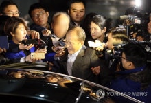 새벽 귀가하는 이상득 전 의원 | 연합뉴스