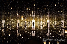 우주 공간에 온 듯한 기분이네 | 연합뉴스