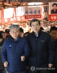 인천 소래포구 어시장 방문한 중기청장 | 연합뉴스