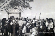 우즈베키스탄 농장서 춤추는 고려인 | 연합뉴스