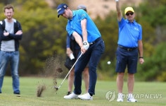 빅오픈 마지막날 그린으로 공치는 로 | 연합뉴스