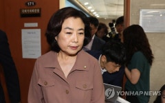 정론관 나서는 박순자 | 연합뉴스