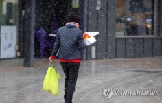 하늘 아래 첫 동네 대관령에 내리는 첫눈 | 연합뉴스