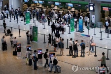 여행객 되돌아 온 상하이 국제공항 | 연합뉴스