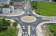 장수군 읍내 장수파출소 앞 회전교차로 개통 | 연합뉴스