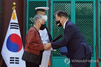 하와이 찾은 문대통령, 첫 해외현지 독립유공자 훈장 추서 | 연합뉴스