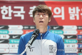 헹가래 받은 김은중 감독 