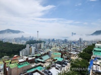 해무 덮은 부산 남항 | 연합뉴스