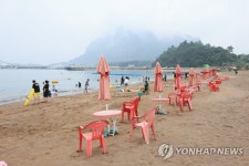 한산한 화순해수욕장 | 연합뉴스