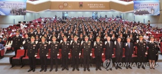 김종욱 해양경찰청장, 신임 해양경찰관과 기념 촬영 | 연합뉴스