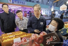 한총리 답은 현장에 있다 농산물시장 찾아 배추 물가 점검 | 연합뉴스