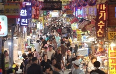 붐비는 부전시장 | 연합뉴스