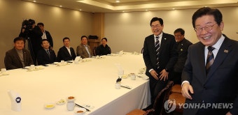 3선 의원들과 오찬 회동 참석하는 이재명 대표 | 연합뉴스
