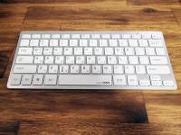 COSY 베이직 실버 블루투스 키보드(KB1352BT) > 나눔게시판 | 퀘이사존 QUASARZONE COSY 베이직 실버 블루투스 키보드(KB1352BT)