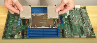 인텔의 초대형 LGA 7529 소켓 사진, 최대 132코어 P-코어 및 512 E... LGA 7529 소켓 사진, 최대 132코어 P-코어 및 512 E-코어를 갖춘 차세대... 