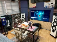 좁은 책상에 32인치 모니터 역시 크네요 (델 U3223QE 개봉기) > 자유게시판 | 퀘이사존 QUASARZONE 좁은 책상에 32인치 모니터 역시... 