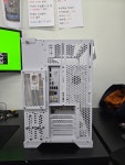 ✅ 컴팩트한 사이즈로 돌아온 리안리 O11 VISION COMPACT ㅣ 팜피씨샵 출고사진 > PC조립/견적 | 퀘이사존 QUASARZONE ✅ 컴팩트한... 