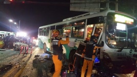 진주서 시내버스·택시 등 4중 추돌…16명 경상 | 연합뉴스