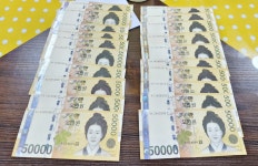100만원 놓고 홀연히 떠난 익명 기부자…어려운 이웃에 써달라 | 연합뉴스