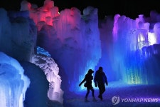 로맨틱한 순간…노스우드스탁 아이스 캐슬 | 연합뉴스