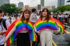 '아시아 첫 동성혼 합법' 대만서 퀴어 퍼레이드…13만명 참여 | 연합뉴스