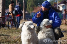 애견 동반 육상 경주…러시아 베르데스크 | 연합뉴스