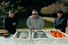 김정일 또 양어장 시찰…이번엔 軍양어장 | 연합뉴스