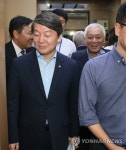 엘리베이터에서 만난 안철수 김한길 | 연합뉴스