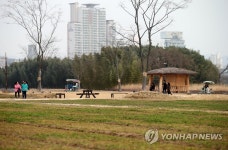 봄 마중 나온 시민들 | 연합뉴스