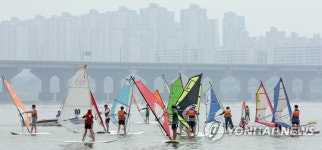 바람을 가르며 | 연합뉴스