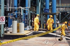황산 누출사고 현장 수습 | 연합뉴스