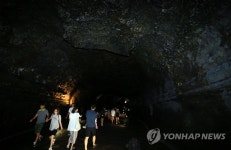 [주말 N 여행] 제주권: 솟구치는 얼음 용천수+폭포+동굴…겨울 느낌 3색 피서 | 연합뉴스