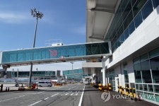 김해공항 국제선 탑승교 추가 | 연합뉴스