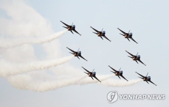 편대비행하는 블랙이글스 | 연합뉴스