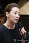 질문에 답하는 클라라 주미 강 | 연합뉴스