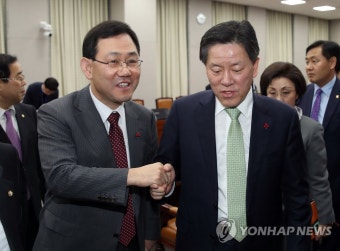 인사하는 국민의당-개혁보수신당 원내대표 | 연합뉴스