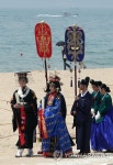 왕과 왕비 피서왔어요 | 연합뉴스