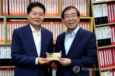 행복이음패키지에 가입한 박원순 시장 | 연합뉴스