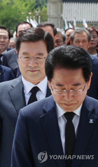 광주·전남 민주당 당선인 5·18묘지참배 | 연합뉴스