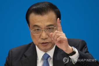 전인대 폐막 기자회견 하는 리커창…