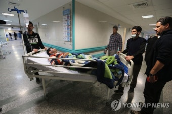 병실 가는 이란 솔레이마니 장례식 압사 사고 부상자 | 연합뉴스