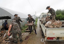 농민 돕는 군 장병 | 연합뉴스