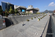 3주만에 차벽 없는 주말 광화문…서울 곳곳서 ′100명 미만′ 집회 | 연합뉴스