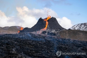 닷새째 붉은 용암 내뿜는 아이슬란드 화산 | 연합뉴스