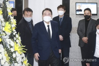 윤석열, '安유세차 사고' 빈소 조문…"安에 마음의 위로 드렸다" | 연합뉴스