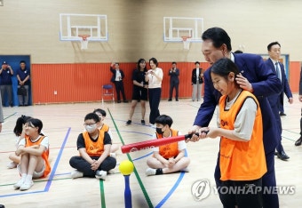 타격 자세 지도하는 윤석열 대통령 | 연합뉴스