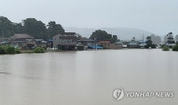 폭우로 물에 잠긴 부여 규암면 진변리 | 연합뉴스