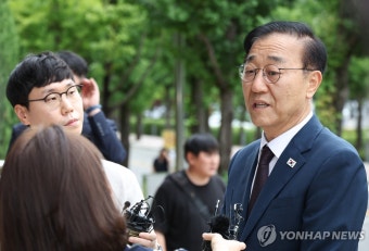 취재진 질문에 답하는 김윤덕 국토부 장관 후보자 | 연합뉴스