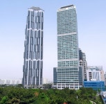 밑에 205미터 리더스마크랑 240미터 WBC펠리스 높이 비교사진 - 도시 갤러리